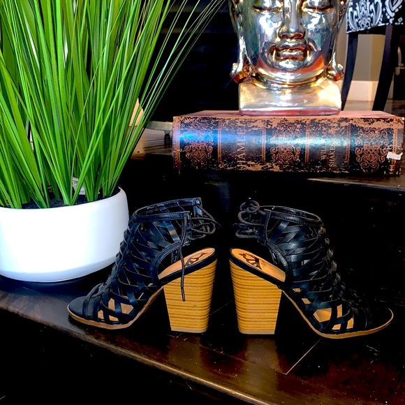 🛑SOLD🛑 Fergalicious heels - Picture 2 of 4